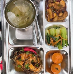 Suất ăn trứng và cá