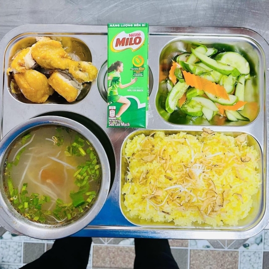Suất ăn công nghiệp long Hậu