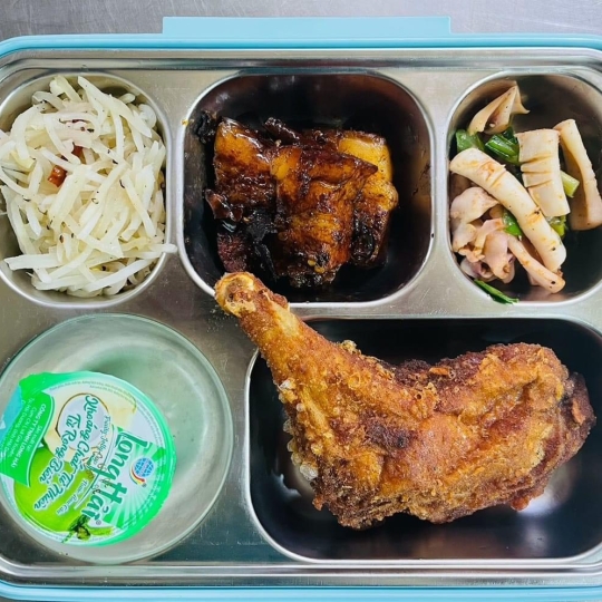 Suất ăn công nghiệp long Hậu