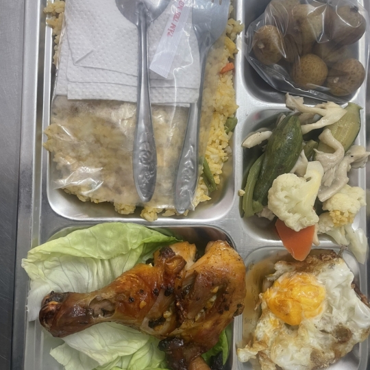 Suất ăn công nghiệp long hậu